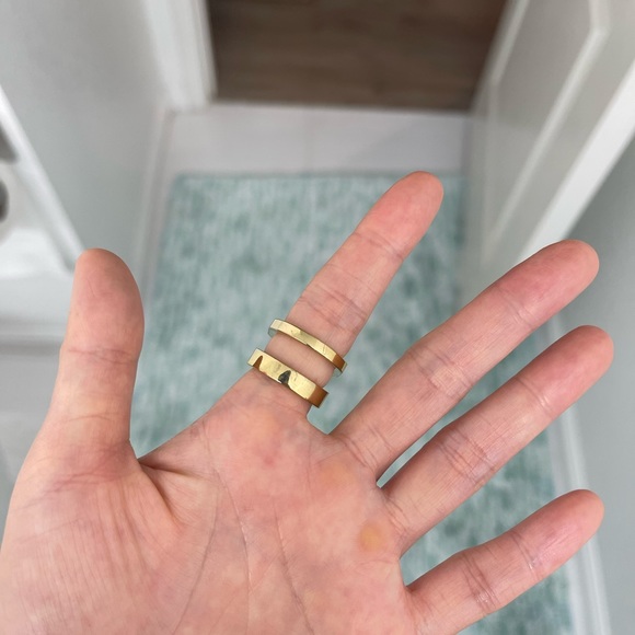 J. Crew gold pearl stackable rings set of two preowned size 5 - Picture 3 of 4